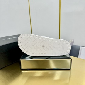 Высокое качество Новые меховые тапочки CHANEL CHANEL 2025 Популяр