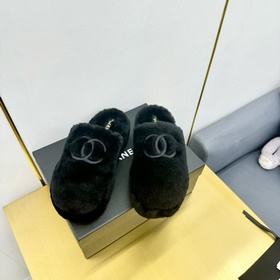 chanel Белые тапочки с вышитым логотипом и меховой подкладкой. Но