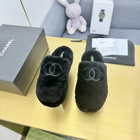 chanel Белые тапочки с вышитым логотипом и меховой подкладкой. Но