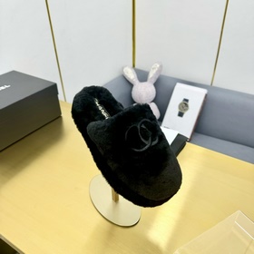 chanel Белые тапочки с вышитым логотипом и меховой подкладкой. Но