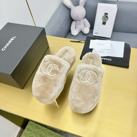chanel Белые тапочки с вышитым логотипом и меховой подкладкой. Но