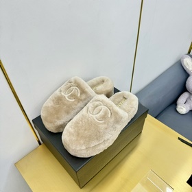 chanel Белые тапочки с вышитым логотипом и меховой подкладкой. Но