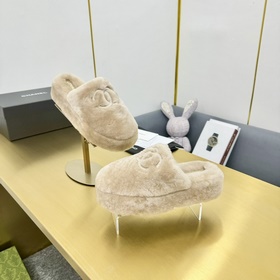 chanel Белые тапочки с вышитым логотипом и меховой подкладкой. Но