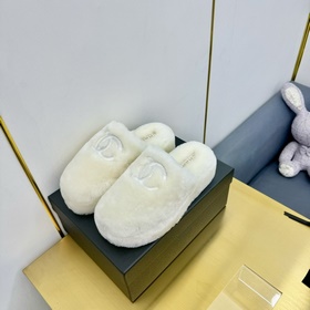 chanel Белые тапочки с вышитым логотипом и меховой подкладкой. Но