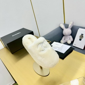 chanel Белые тапочки с вышитым логотипом и меховой подкладкой. Но