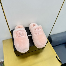 chanel Белые тапочки с вышитым логотипом и меховой подкладкой. Но