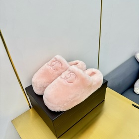 chanel Белые тапочки с вышитым логотипом и меховой подкладкой. Но