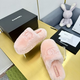 chanel Белые тапочки с вышитым логотипом и меховой подкладкой. Но