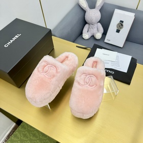 chanel Белые тапочки с вышитым логотипом и меховой подкладкой. Но