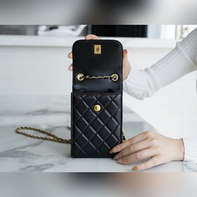 Серия «Мобильный телефон» от Chanel с металлическими шариками. Мя