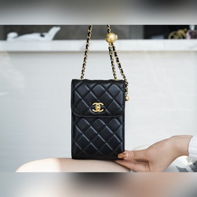 Серия «Мобильный телефон» от Chanel с металлическими шариками. Мя