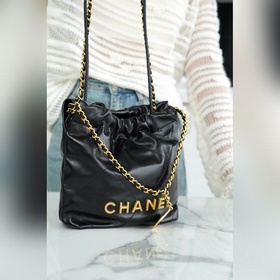 Chanel 23S 22Mini сумка черно-золотая Долгожданная мини-сумка 22b