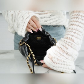 Chanel 23S 22Mini сумка черно-золотая Долгожданная мини-сумка 22b