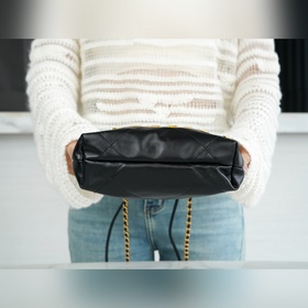 Chanel 23S 22Mini сумка черно-золотая Долгожданная мини-сумка 22b