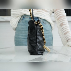 Chanel 23S 22Mini сумка черно-золотая Долгожданная мини-сумка 22b
