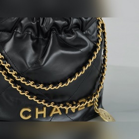 Chanel 23S 22Mini сумка черно-золотая Долгожданная мини-сумка 22b