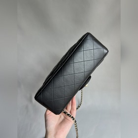 В наличии в черном цвете： Ручка mini CF черная овчина с золотисто