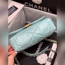 Новая коллекция 19 bag, представленная в специальных витринах Поп