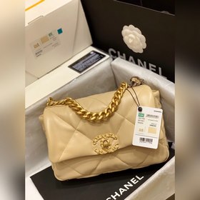 Новая коллекция 19 bag, представленная в специальных витринах Поп