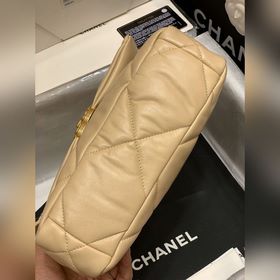 Новая коллекция 19 bag, представленная в специальных витринах Поп