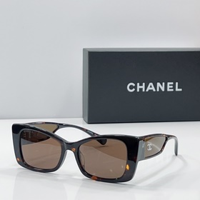 Квадратные прозрачные солнцезащитные очки Chanel Samaria. Классич