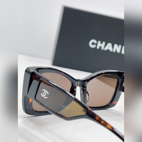 Квадратные прозрачные солнцезащитные очки Chanel Samaria. Классич