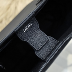 Dior - новейшая модель сумки-седла/шоппера от Dior, официальный с