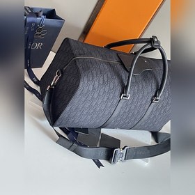 Сумка Dio Lingot 50 — это новинка этого сезона, практичная, элега