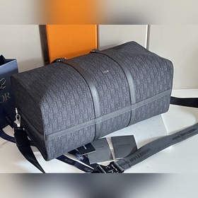 Сумка Dio Lingot 50 — это новинка этого сезона, практичная, элега