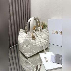 Подлинный продукт, высокое качество Сумка Dior Toujours (белая, с