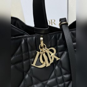 Подлинный товар  Сумка DIOR TOUJOURS (черная, большая) Эта сумка