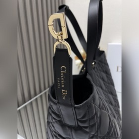 Подлинный товар  Сумка DIOR TOUJOURS (черная, большая) Эта сумка