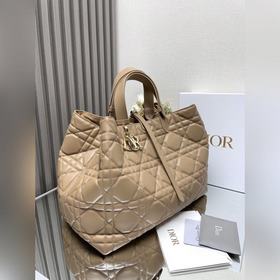 Подлинный товар  Сумка DIOR TOUJOURS (коричневая, большая) Эта с
