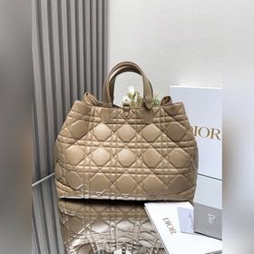 Подлинный товар  Сумка DIOR TOUJOURS (коричневая, большая) Эта с