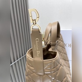 Подлинный товар  Сумка DIOR TOUJOURS (коричневая, большая) Эта с