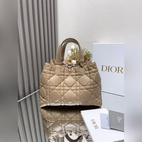 Подлинный продукт, высокое качество Сумка Dior Toujours (коричнев