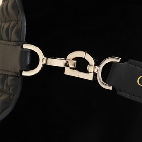 Сумка Dior Toujours среднего размера Эта сумка Dior Toujours была
