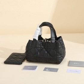 Сумка Dior Toujours Эта сумка Dior Toujours была представлена пок