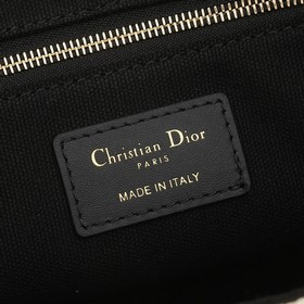 Маленькая сумка-тоут из серии book tote с вышитым знаком зодиака 