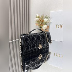 Подлинная  lady Dior сумочка-клатч «Черная лакированная кожа» Э