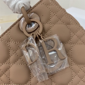Подлинный продукт  【Dior Ultra-matte 24 см】 Lady Di.or Новая ко