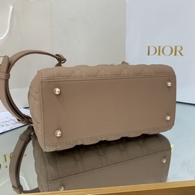 Подлинный продукт  【Dior Ultra-matte 24 см】 Lady Di.or Новая ко