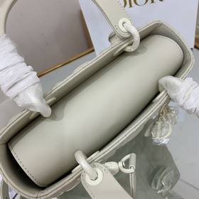 Подлинный продукт  【Dior Ultra-matte 24 см】 Lady Di.or Новая ко