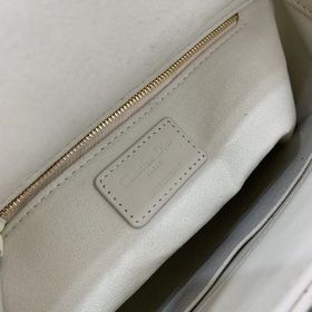 Подлинный продукт  【Dior Ultra-matte 24 см】 Lady Di.or Новая ко