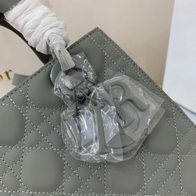 Подлинный продукт  【Dior Ultra-matte 24 см】 Lady Di.or Новая ко