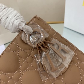Подлинный цвет Матовая кожаная сумка Lady Dior с клапаном и цепо