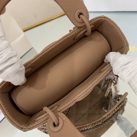 Подлинный цвет Матовая кожаная сумка Lady Dior с клапаном и цепо