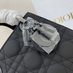 Подлинный цвет Матовая кожаная сумка Lady Dior с клапаном и цепо