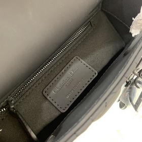 Подлинный цвет Матовая кожаная сумка Lady Dior с клапаном и цепо