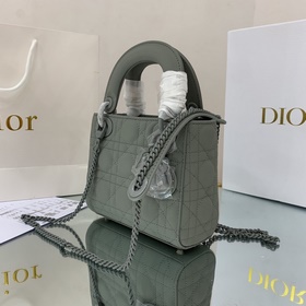 Подлинный цвет Матовая кожаная сумка Lady Dior с клапаном и цепо